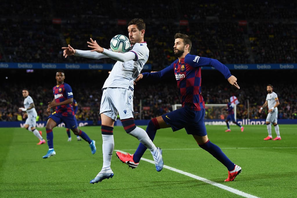 El Barcelona venció al Levante 2-1 con doblete de Ansu Fati, que consiguió un nuevo récord: el jugador más joven en marcar dos goles en los 91 años de La Liga. El Barça llegó a 46 puntos y sigue debajo del Real Madrid.