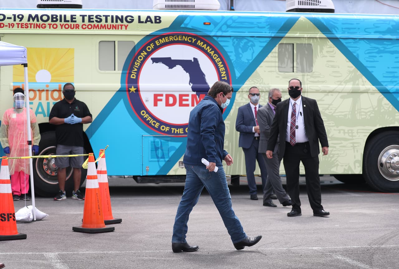 En el evento, en el que también estuvo presente el alcalde de Miami-Dade, Carlos Gimenez, el gobernador también anunció un sistema de descontaminación que estará en el Estadio Hard Rock de Miami Gardens, y tendrá capacidad para limpiar más de 80,000 mascarillas N95 al día.
<br>