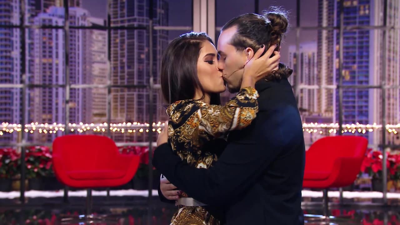 Para sellar el momento que será inolvidable, los dos se dieron un dulce beso que fue aplaudido por toda la audiencia.