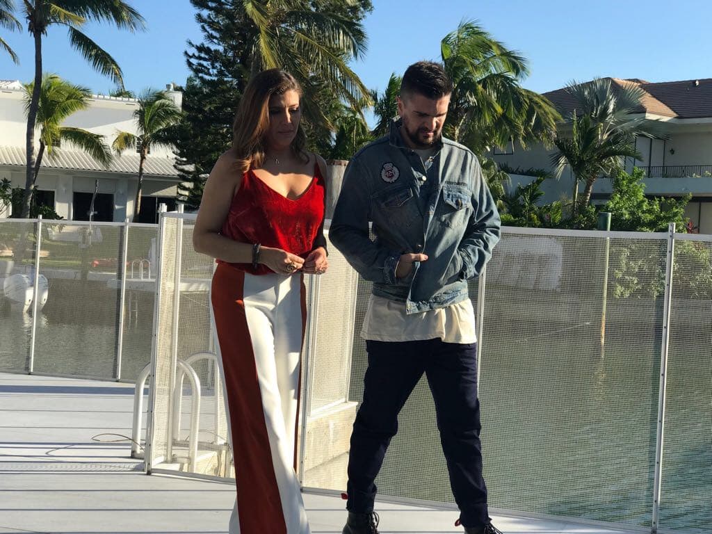 La charla resultó muy relajada. Juanes contó que se siente un poquito nervioso, aunque estar nominado por su disco 'Mis planes son amarte' es algo súper importante para él. "Que pase lo que Dios quiera", dijo.