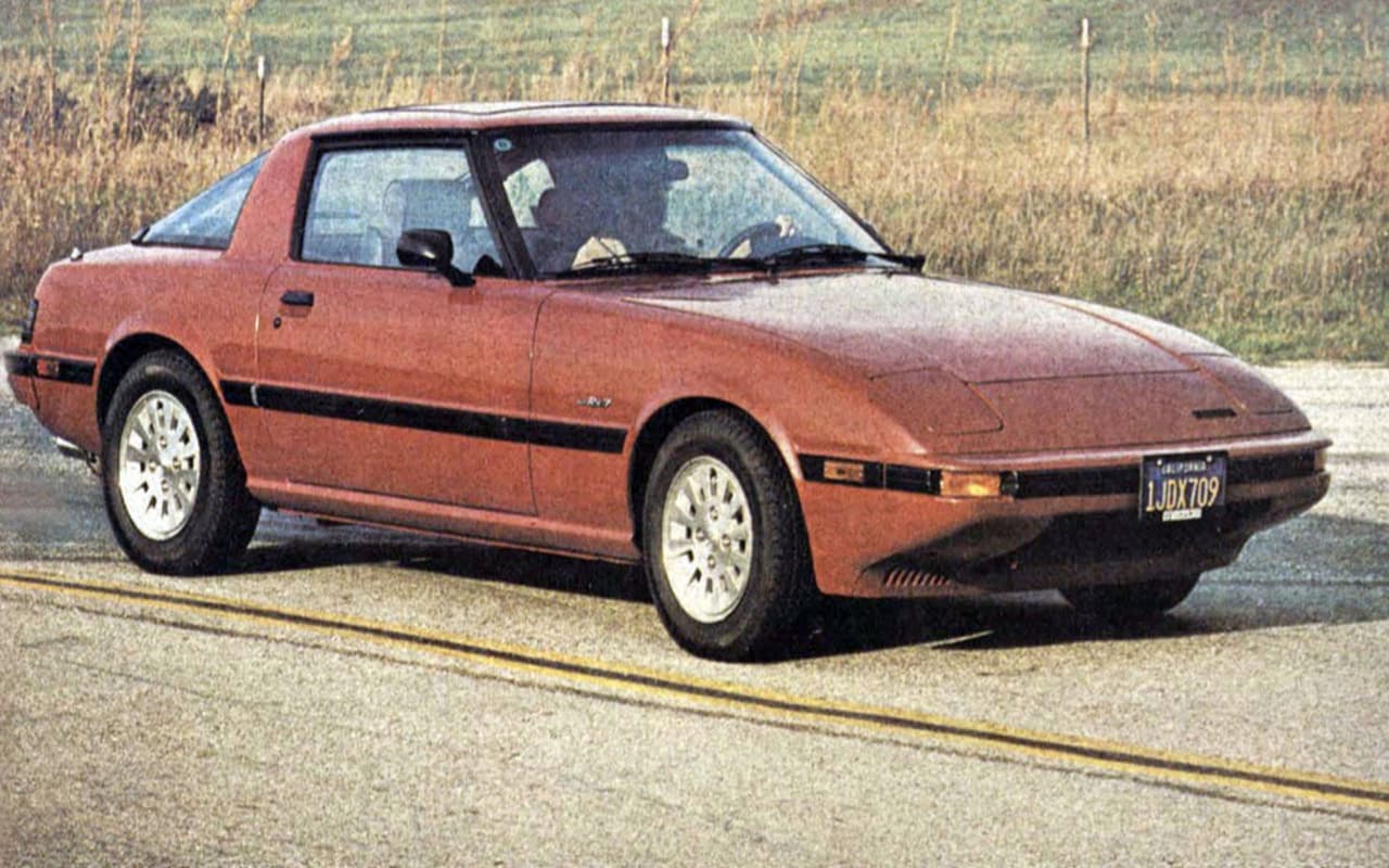 El
<b>Mazda Savanna RX-7</b> fue un deportivo con motor rotativo delantero y tracción posterior. Apareció en 1978 y fue fabricado hasta 1997, cuando fue reemplazado por el RX-8. Este vehículo fue una gran influencia para el desarrollo inicial del Miata.