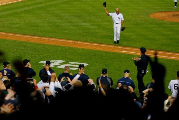 Se va además con el récord de más partidos salvados, con un total de 652, récord de más salvados seguidos con 51, 16 temporadas en las que salvó más de 25 juegos, 9 temporadas con más de 40 salvados y dos temporadas con más de 50 rescates.