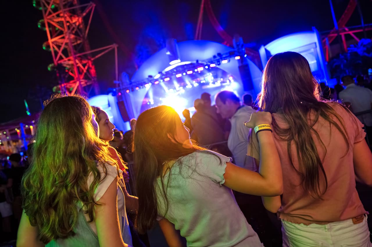 Universal Orlando celebra 30 años de Mardi Gras con conciertos, carrozas y sabores internacionales del 1 de febrero al 30 de marzo.