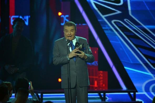 El legendario conductor dirigió unas palabras a su público.