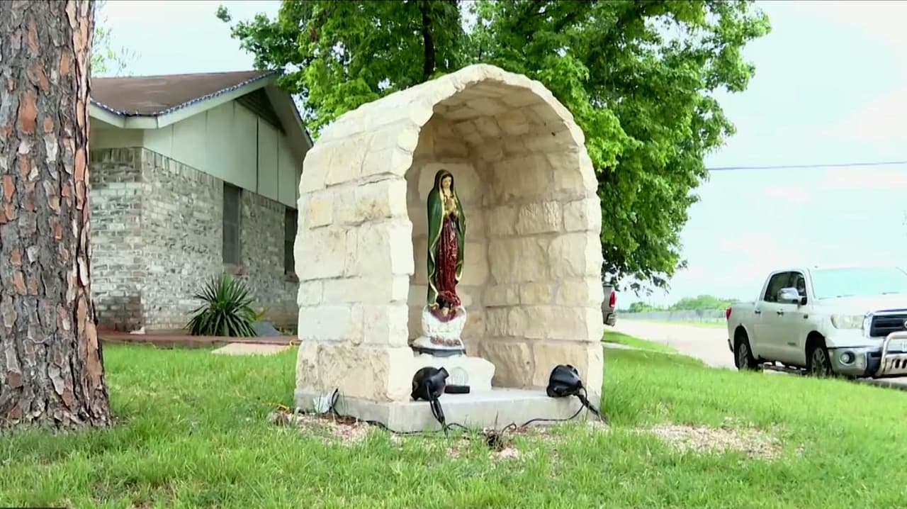 Ciudad exige permisos: el altar a la Virgen que podría terminar ante un juez en Texas