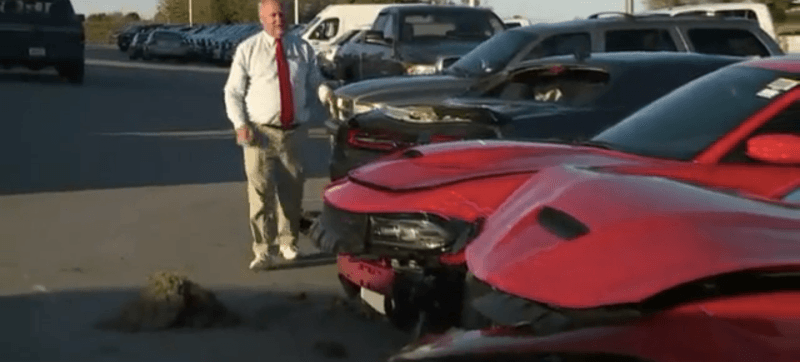 Jóvenes roban Dodge Hellcats y se accidentan en menos de una milla