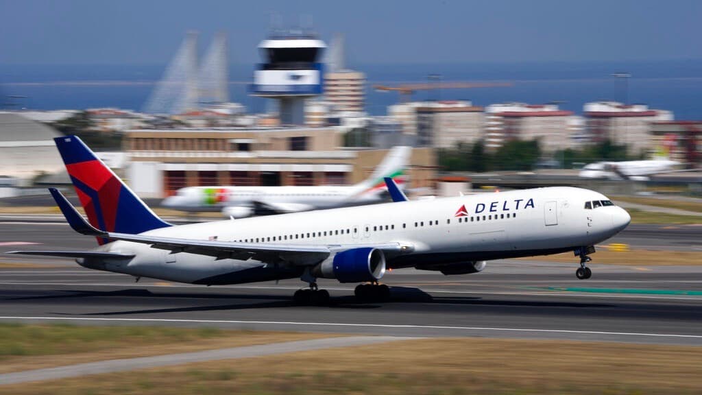 Este copiloto de Delta llevaba una pistola en la cabina y amenazó con disparar al capitán "varias veces" cuando le pidió desviar el vuelo