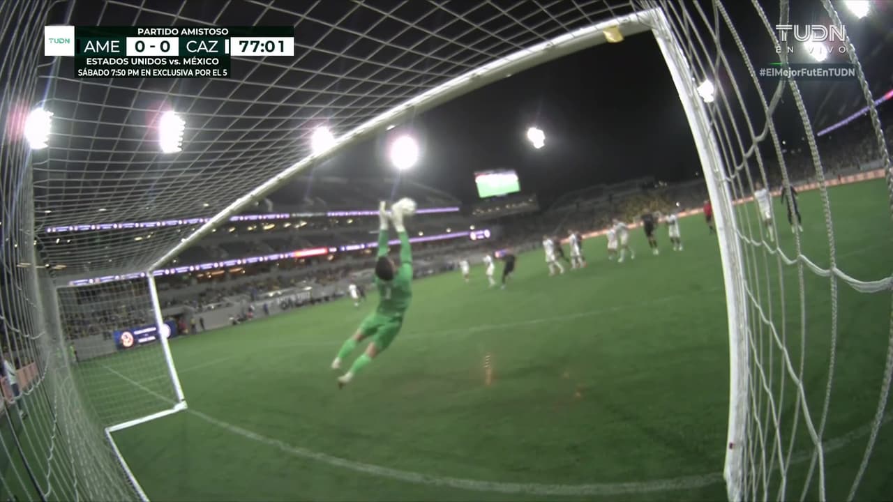 ¡Duelo de arqueros! Gudiño saca bombazo de Veiga