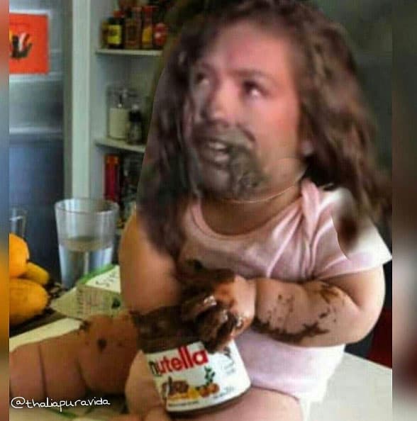 Thalía mostró feliz memes que le enviaban sus fans - como Baby! Thalis comiendo Nutella, evocando una clásica escena de 'Marimar'.