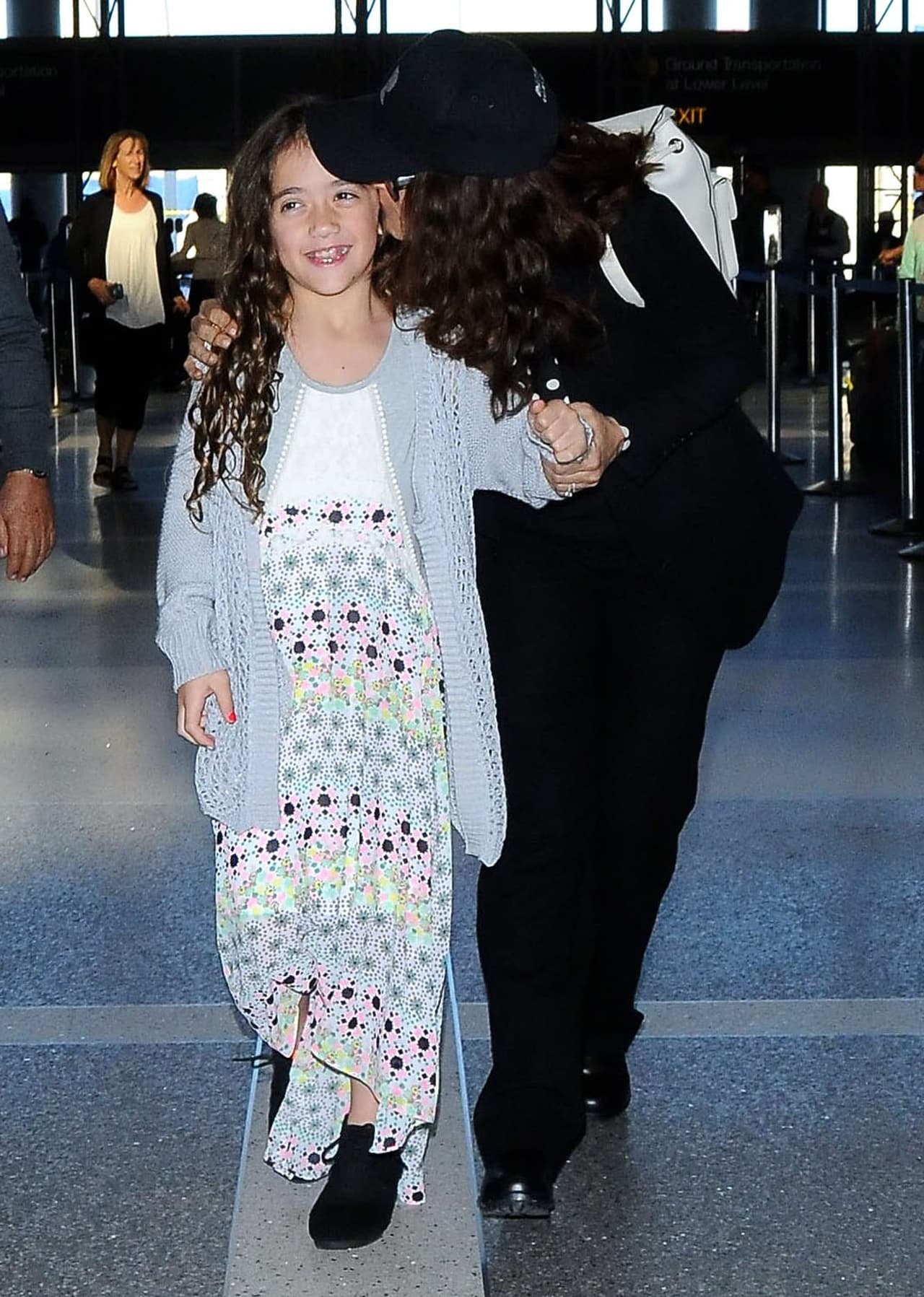 La protagonista de la telenovela 'Teresa' ha sido muy cuidadosa a la hora de aparecer en público con su hija, madre e hija han desfilado por la alfombra roja en diversas ocasiones.