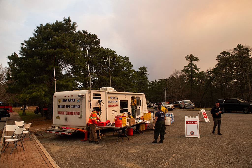 El incendio provocó un apagón que afectó a 25,000 usuarios. El servicio eléctrico fue restaurado el miércoles.