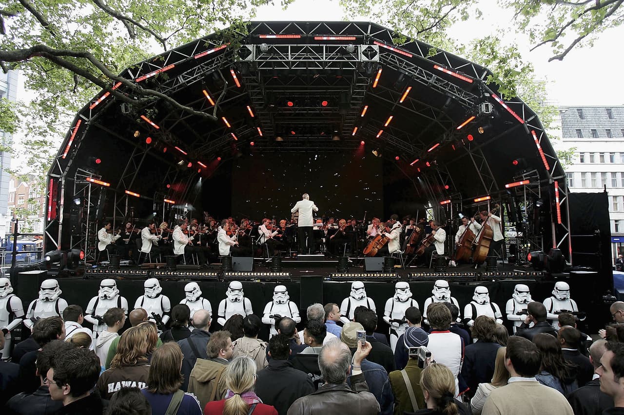 La 
<b><a href="https://www.rpo.co.uk/">Orquesta Filarmónica Real</a></b> también tendrá a su cargo la interpretación de varios temas.