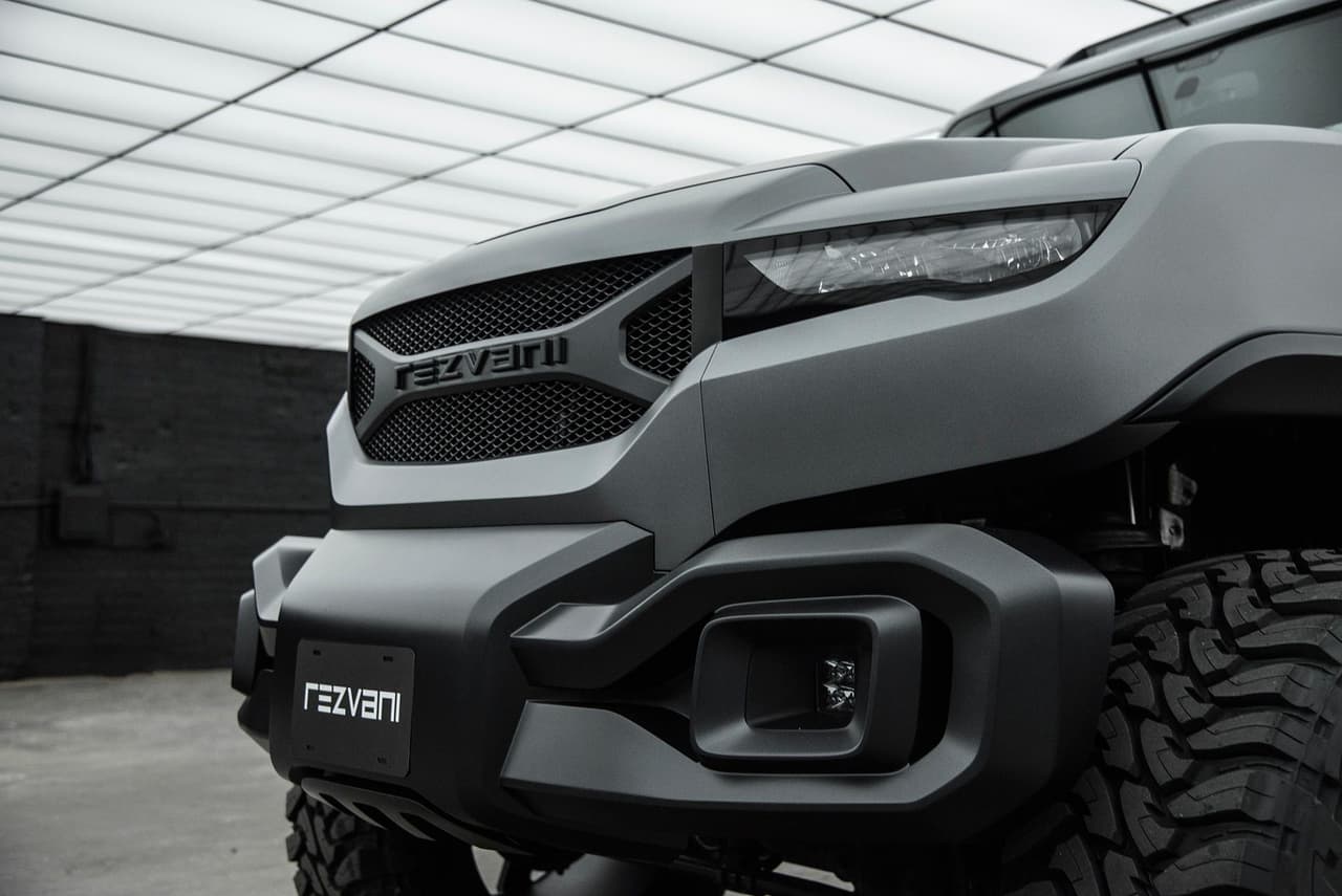 Prestaciones como su
<b>sistema de visión térmica nocturna</b> nos confirma que no es un todoterreno común y cualquiera, sino uno que bien podría servir para operaciones del ejército.