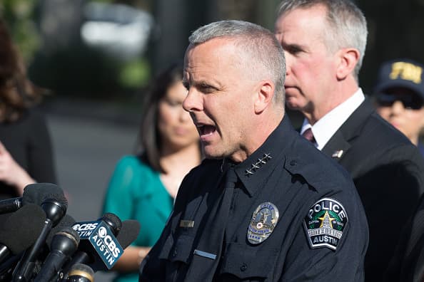 Más de 24,000 personas firman petición en línea que busca el despido del Jefe de Policía de Austin 