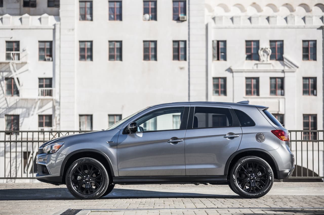 La nueva camioneta cuenta con algunos retoques en su diseño exterior, como por ejemplo, los espejos retrovisores pintados en negro.