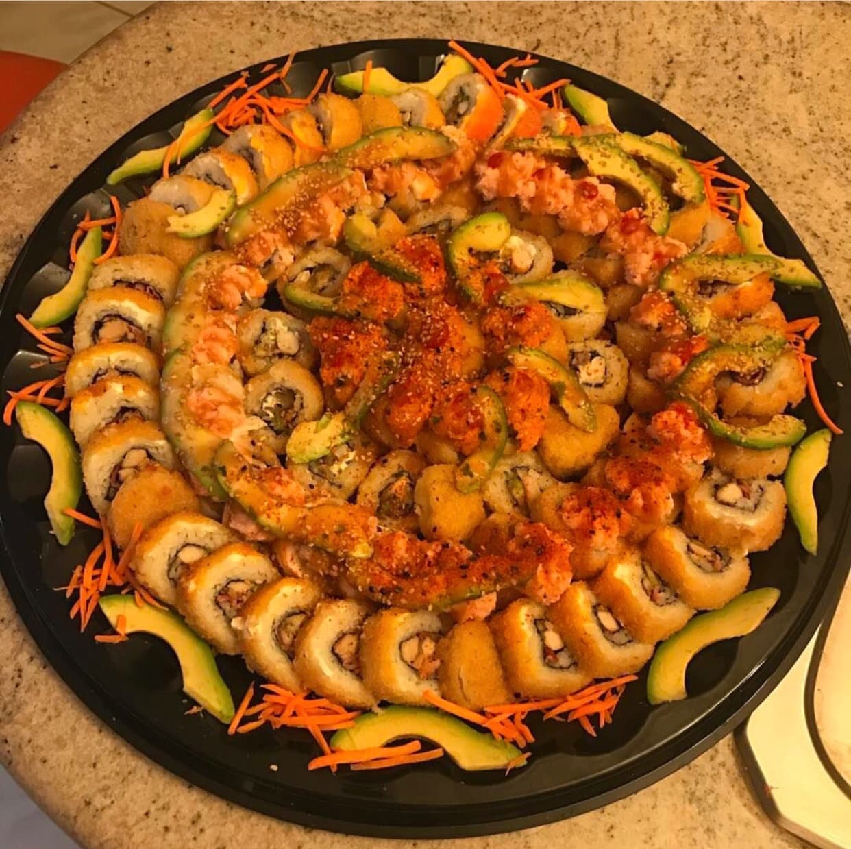 Y para la parranda del compa, un platillo de sushi 'estilo sinaloense'.