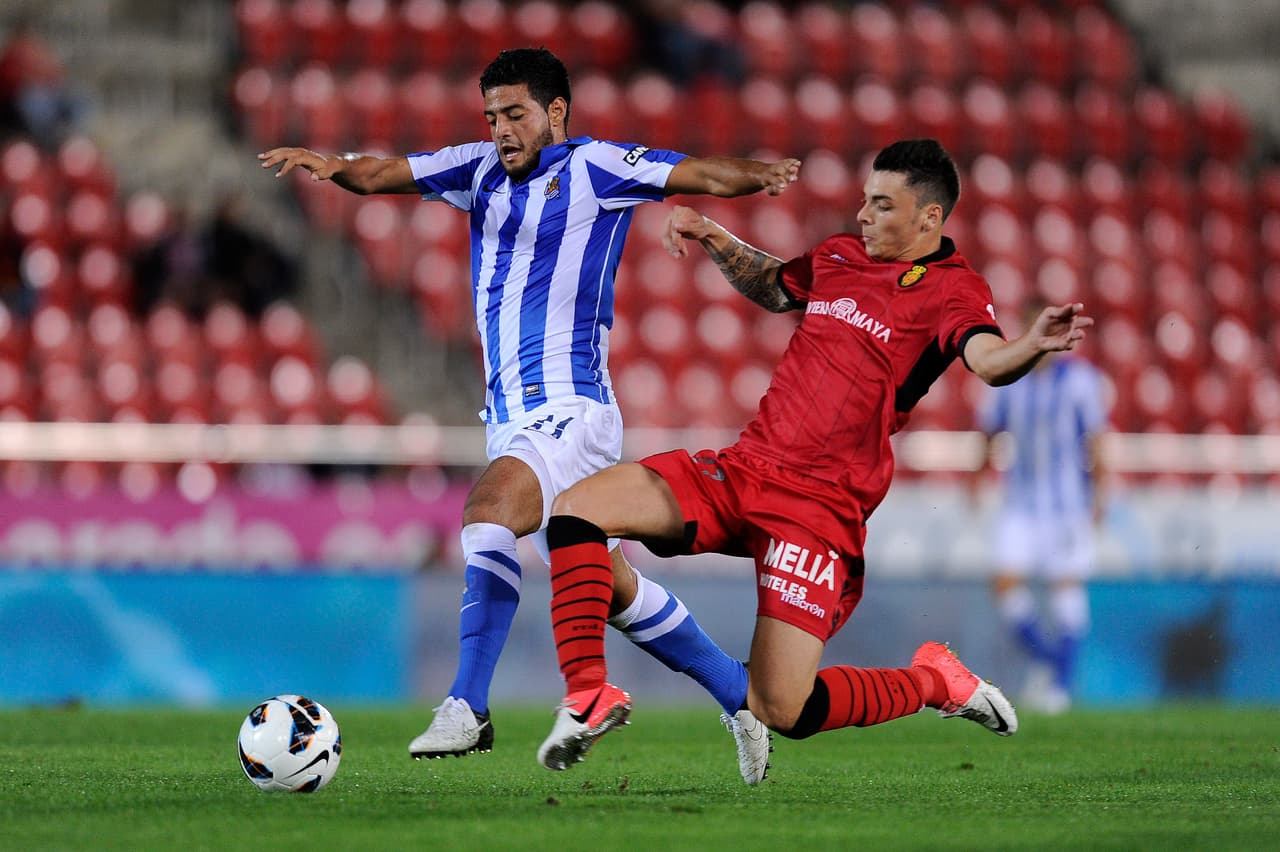 Luego de que en su primera temporada marcara 12 goles, siendo el tercer mejoor artillero en tantos de visitante detrás de Messi y Cristiano Ronaldo, Real Sociedad insistió en prolongar su estadía.