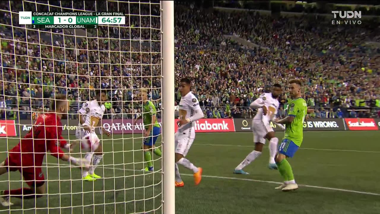 ¡TIRO ATAJADO! disparo por Rogério.