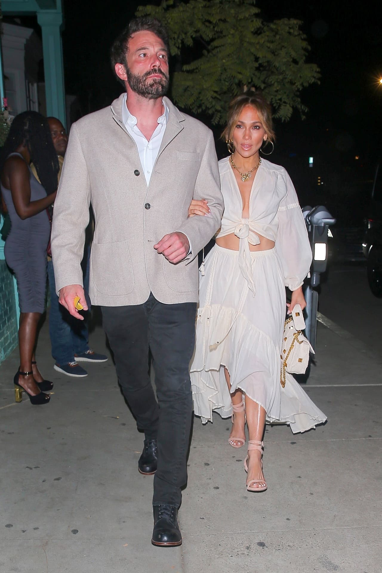 Tras el final de sus vacaciones, la pareja 
<b><a href="https://www.univision.com/famosos/ben-affleck-hijo-responsabilidades-padre-fotos" target="_blank">se dejó ver de nuevo ante la lente de los paparazzi </a></b>luego de poco más de una semana de no hacerlo. La última ocasión fue el pasado 28 de julio mientras 
<b><a href="https://www.univision.com/famosos/jlo-y-ben-affleck-disfrutan-sol-costas-italianas-amalfi-fotos" target="_blank">estaban en las costas italianas de Amalfi. </a></b>
<br>