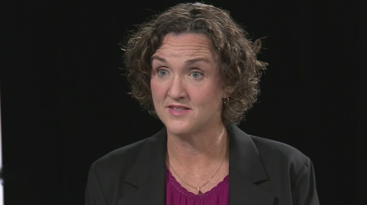 “El trabajo del Gobernador es enfrentar a ICE” dice la candidata Katie Porter