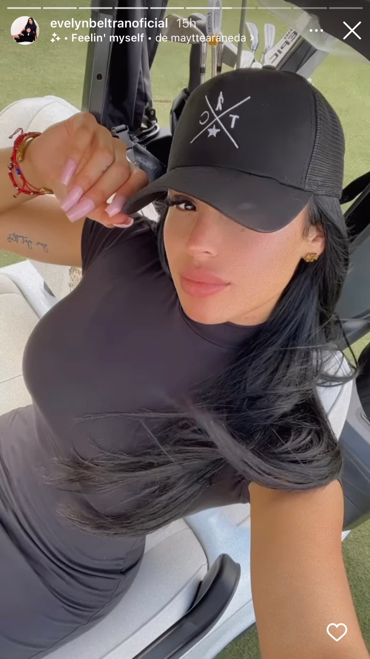 Otra constante crítica que reciben por parte de algunos de sus detractores es que son "mantenidos". En anteriores ocasiones, 
<b><a href="https://www.univision.com/famosos/evelyn-beltran-toni-costa-novia-exigen-que-trabaje-fotos" target="_blank">a Evelyn Beltrán le han exigido que "trabaje"</a> </b>y no salga en televisión solo "por una relación".
<br>