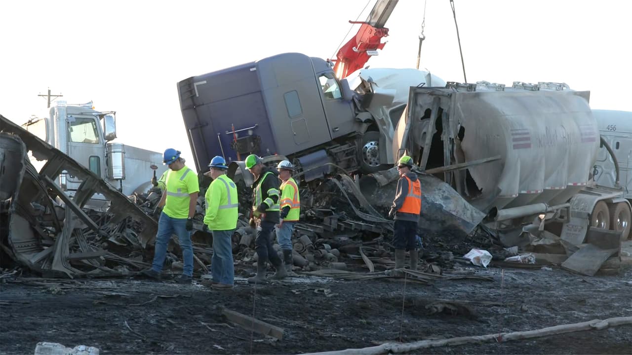 Además, detallaron que fueron 72 los vehículos involucrados en el aparatoso choque en la milla 76 de la Autopista I-55, en el condado Montgomery, al sur de Springfield, la capital de Illinois.