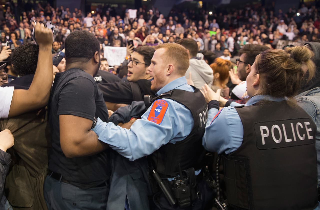 Libertad bajo fianza a detenidos por disturbios en mitin de Trump en Chicago