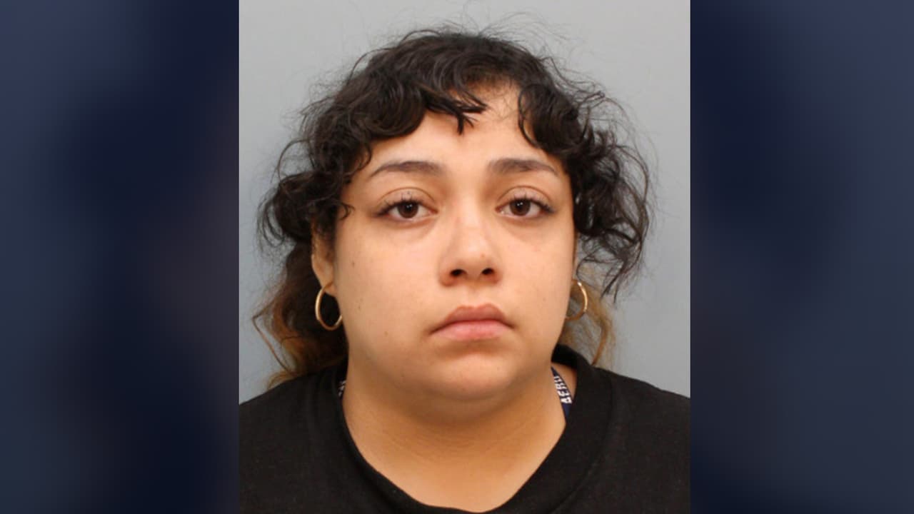 Mujer acusada de atraer a hombre por aplicación de citas para robarlo; la víctima terminó asesinando a su novio