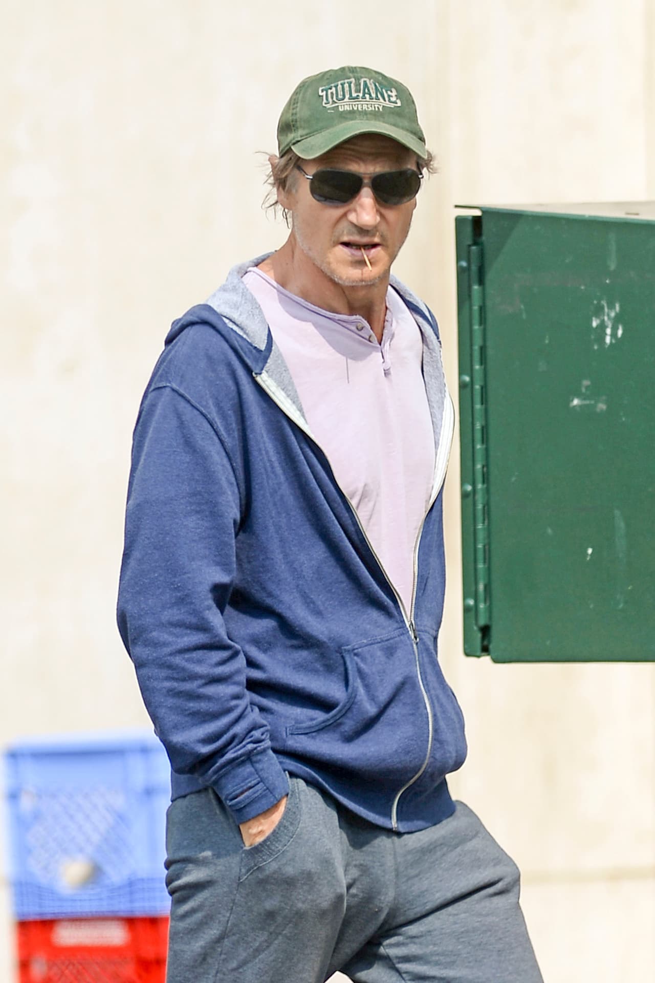 Así lo retrataron en la calle hace poco.