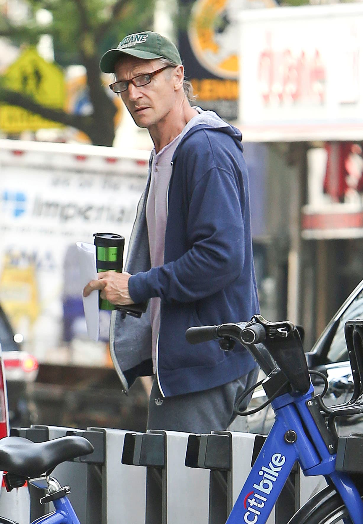 Él se indignó con la presencia del fotógrafo.