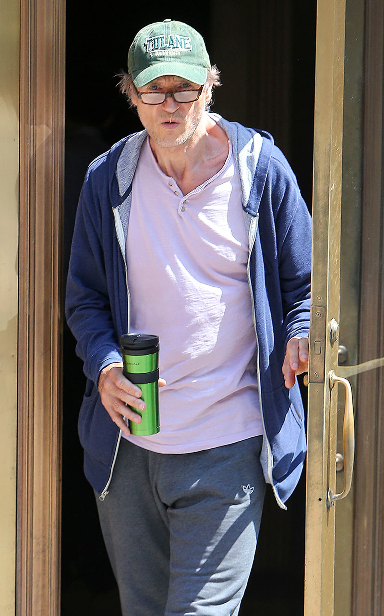 Aquí parecería el abuelito de cualquiera...