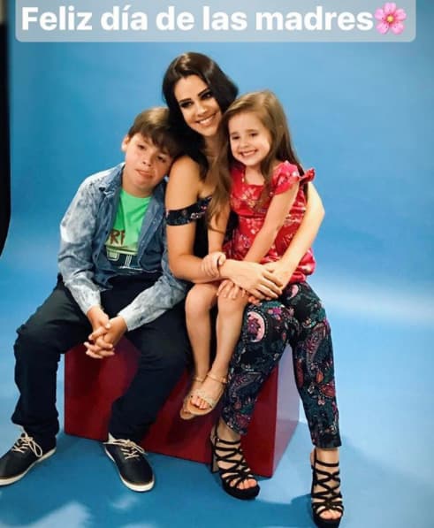 “Mi hijo es un niño de 10 años con una mentalidad de uno de cuatro o cuatro y medio, con arranques e impulsos de un chiquito de dos años y medio”, explicó la actriz para el diario El Universal.