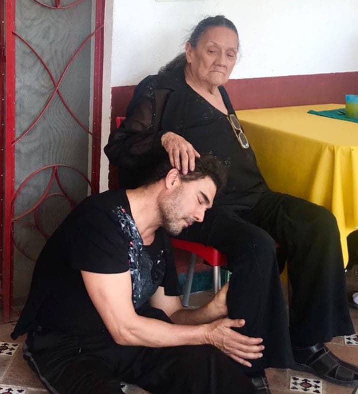 La historia de vida de
<b><a href="https://www.univision.com/famosos/muere-la-madre-de-eduardo-yanez-con-un-descansa-en-paz-el-actor-mexicano-informa-de-su-partida-fotos" target="_blank">Eduardo Yáñez y su madre María Eugenia Luévano</a></b>, fallecida el pasado domingo 23 de febrero a los 82 años, incluye difíciles momentos de pobreza y abusos físicos.
<br>