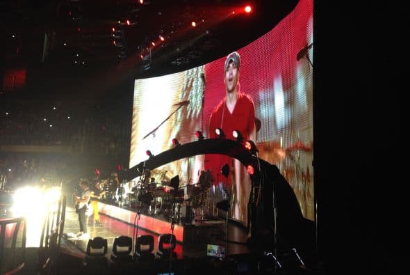 Con el US Airways completamente repleto, Pitbull y Enrique Iglesias hicieron retumbar el centro de Phoenix con un tremendo fiestón que duró más de 3 horas. En el concierto, estaban presentes celebridades como Jessica Cediel del Gordo y La Flaca y William Valdes de Despierta America, entre otros. Durante el show, los fans enloquecieron y corearon los éxitos de ambos artistas. Enrique Iglesias, hasta saltó del escenario para interactuar con su público y tomarse selfies con ellos.