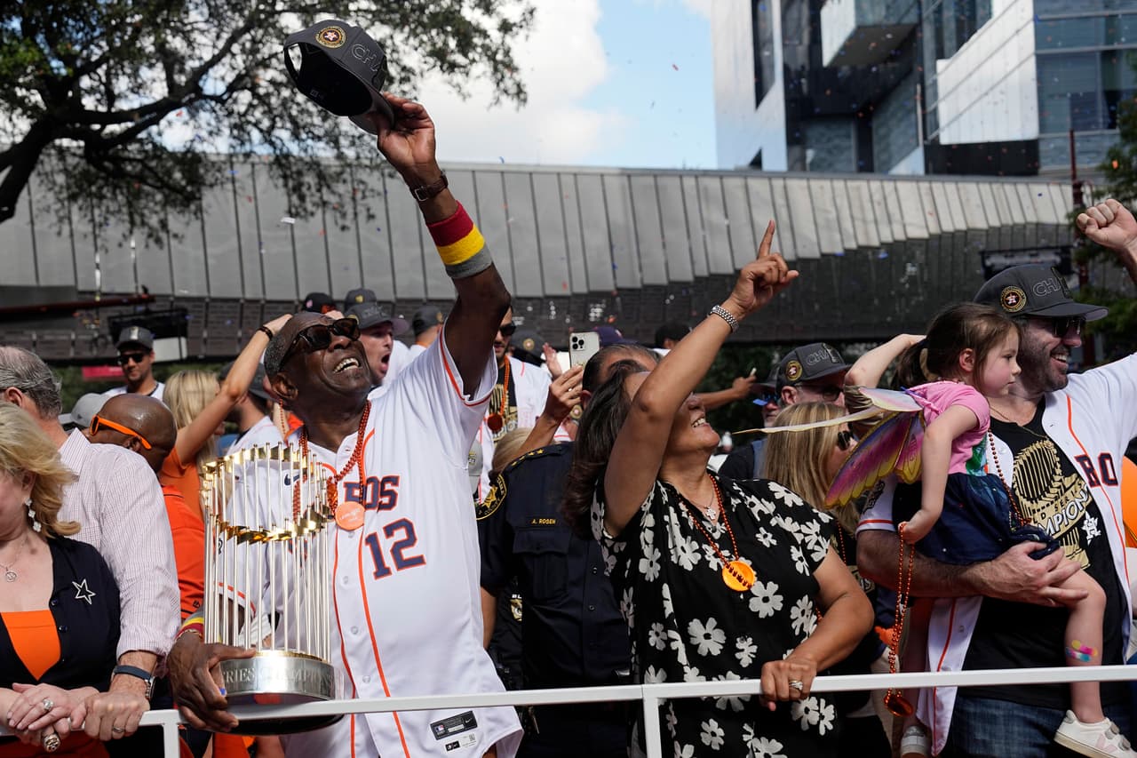 Dusty Baker pudo celebrar su primer campeonato de Serie Mundial como manager. Aunque su contrato con Astros termina esta temporada, ya hay rumores de una posible extensión.