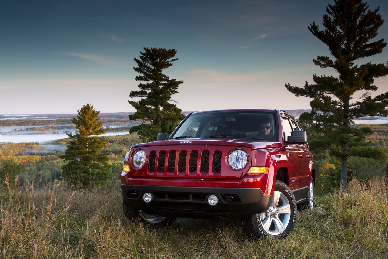 <b>Jeep Patriot</b>
<br>La fábrica de FCA en Belvidere, Illinois, ha dicho adiós a este pequeño Jeep, y parece que ha sido una decisión correcta, pues el modelo empezó a quedarse rezagado y sin novedades.
<br>