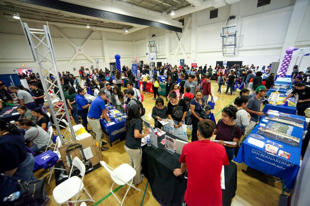 Como todos los años, Univision realizó su ya tradicional Feria de la Educación, el 15 de octubre de 2016, por primera vez en los terrenos de CalState Northridge. Decenas de miles de padres e hijos asistieron al mayor evento educativo de la comunidad hispana estadounidense.