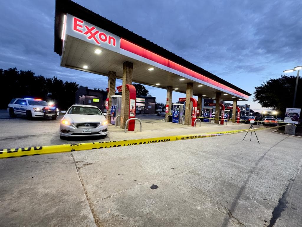 En esta gasolinera fue donde ocurrió el enfrentamiento entre oficiales de Mesquite y los sospechosos.