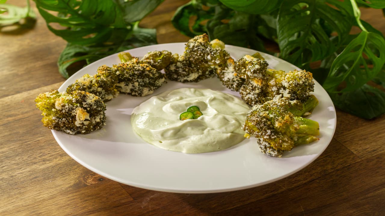 Brócoli gratinado con alioli de jalapeño