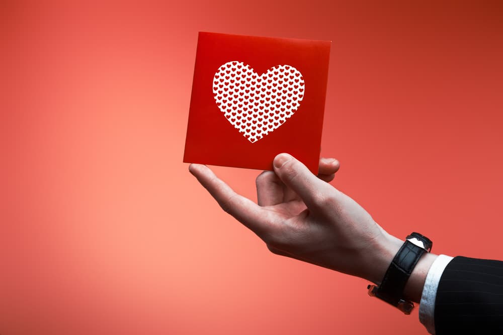 En términos de astrología, el planeta Venus juega un papel importante en nuestro día a día, influyendo en nuestra relaciones íntimas, tanto románticas como platónicas, deseos sensuales, la siempre importante autoestima y hasta la relación que llevamos con el dinero y el mundo material.