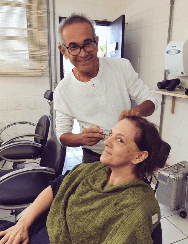 Vavá Torres, caracterizador de la serie comentó cuánto tiempo tomó la personificación: “Cada actor nos tomaba en promedio 4 a 5 horas por día y creo que se logró un buen resultado”.