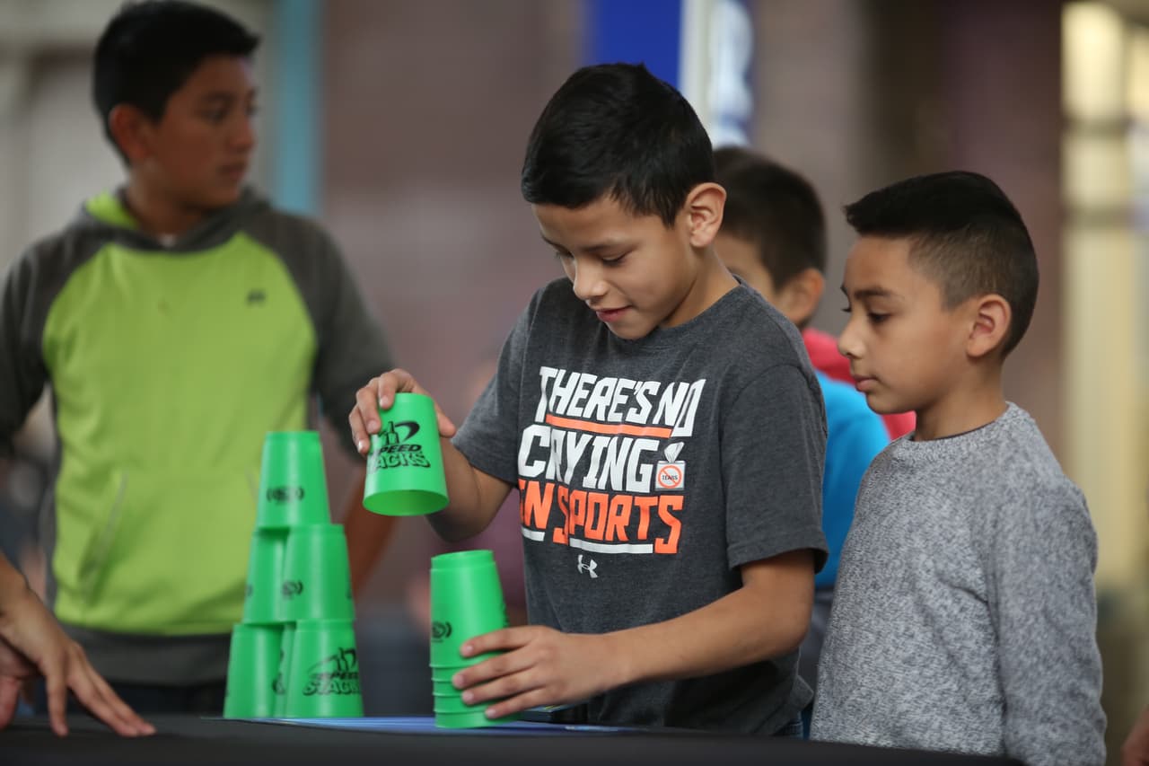 Los niños y sus familias se divirtieron con las actividades.