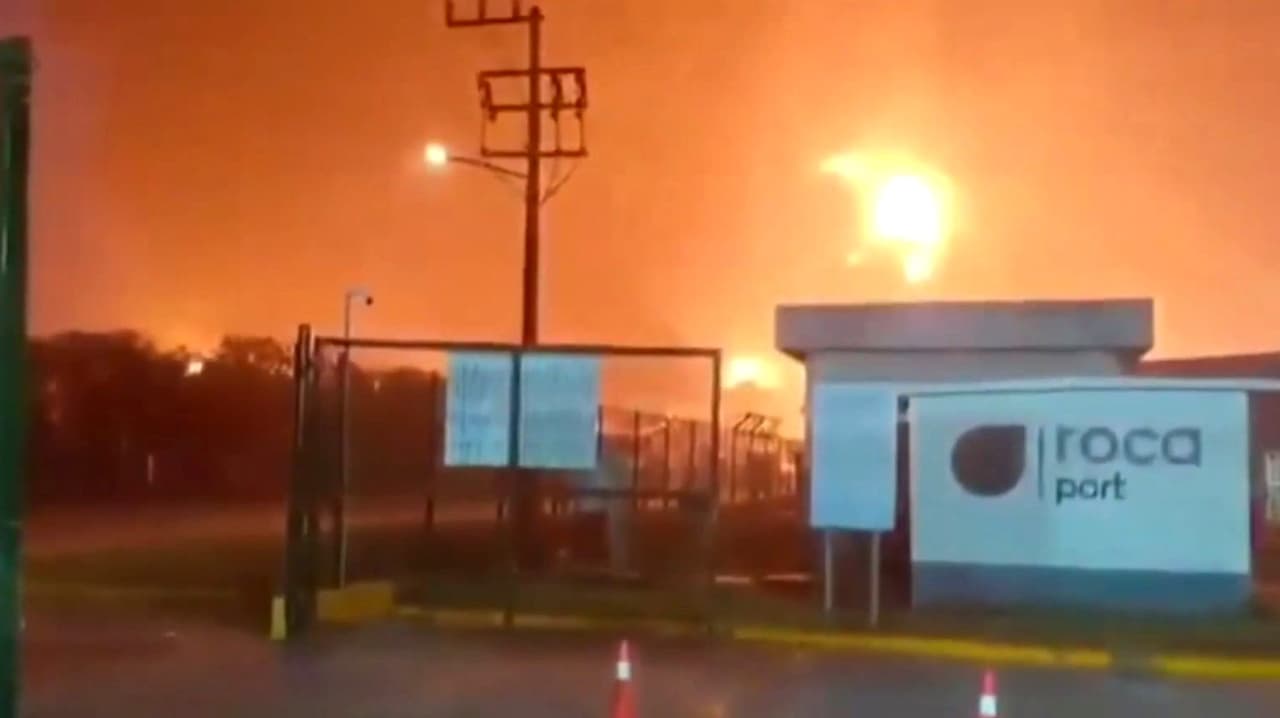 Incendio en refinería de México deja cinco personas muertas, ¿qué lo provocó?