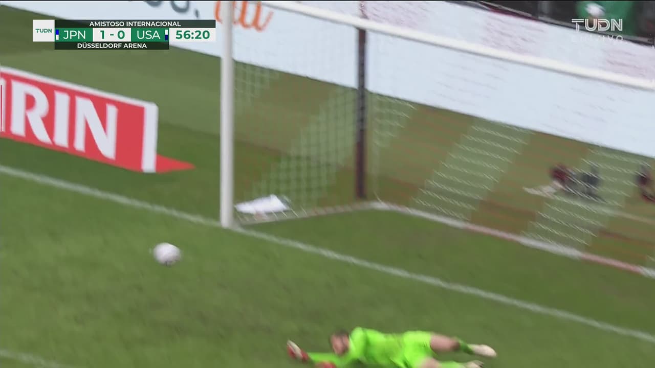 ¡Turner en el fondo! Ito remata con fuerza y Matt ataja el disparo