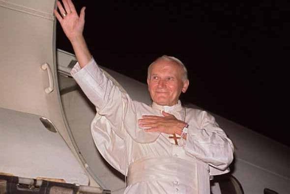 El mundo estará atestiguando un acontecimiento histórico, ya que será la primera vez que se canonice en una ceremonia a dos Papas. ¿Cómo recuerda usted a su Santidad, conocido como el Papa Amigo?