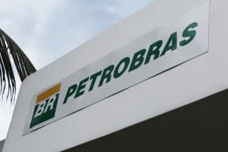 Moody's rebaja dos peldaños la nota de Petrobras hasta grado de 'bono basura'