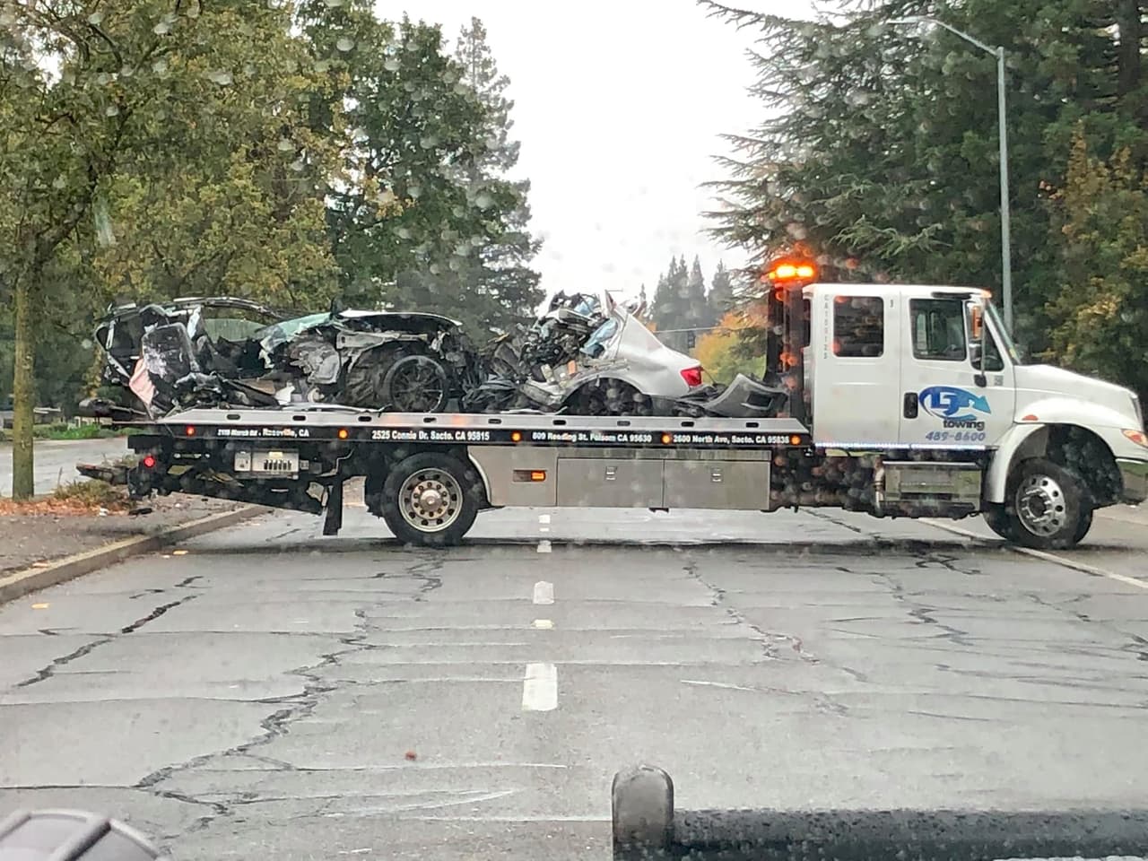 “Debido a la alta velocidad involucrada en esta colisión, el resultado podría haber cambiado fácilmente a que las personas involucradas sufrieran lesiones mortales”, dijo el CHP.
<br>