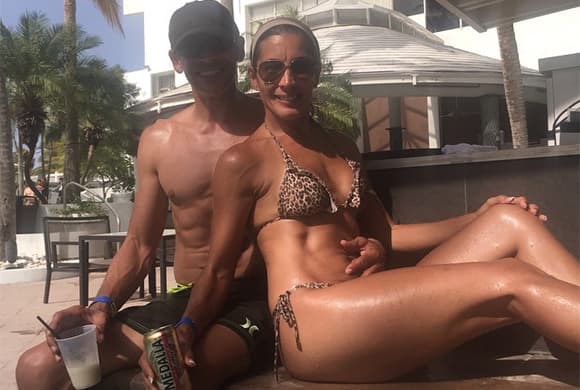 Johnny Lozada regresó a la tierra que lo vio nacer; Puerto Rico, para pasar unas merecidas vacaciones con su bella esposa.