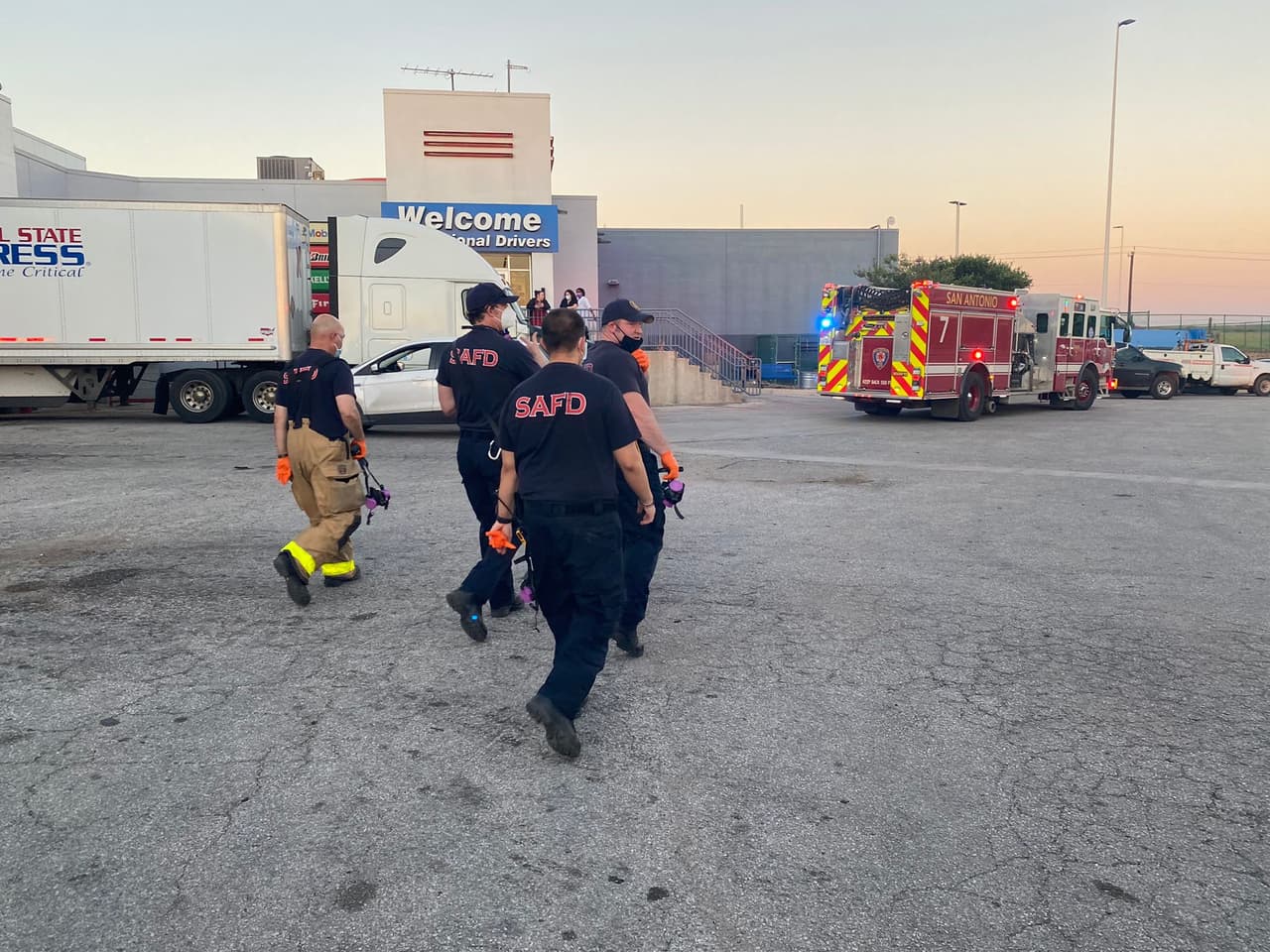 El Departamento de Seguridad Nacional radicó cargos contra el sospechoso relacionados con su presunta participación en el contrabando de un gran grupo de personas no ciudadanas estadounidenses.