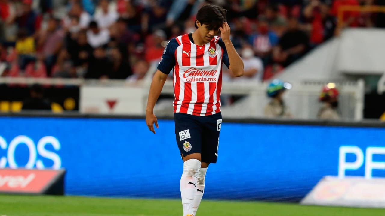 José Juan Macías es duda con Chivas para enfrentar al Toluca